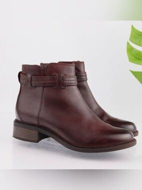 Clarks Womens Maye Ease Boot Size 9.5 M Burgundy Leather Bootie Chuky Low Heel
